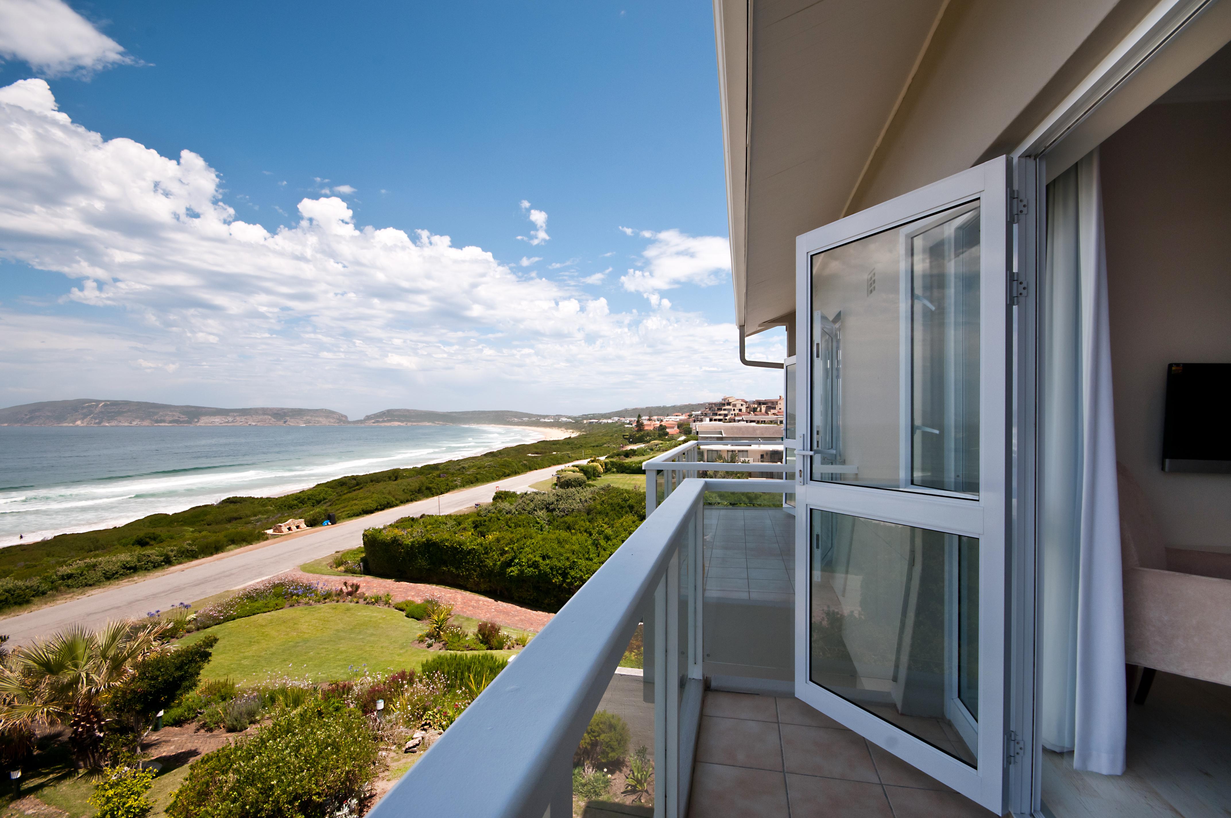 The Robberg Beach Lodge - Lion Roars Hotels & Lodges Плетенбърг Бей Екстериор снимка
